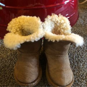 Toddler size 7 chestnut Uggs